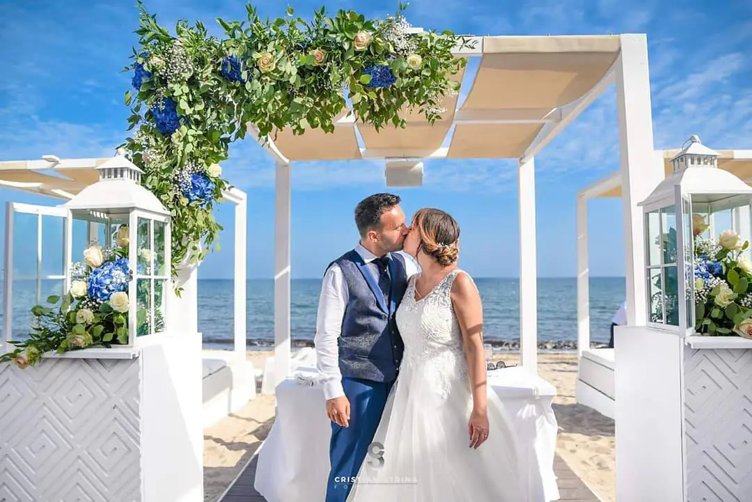 matrimonio in piscina